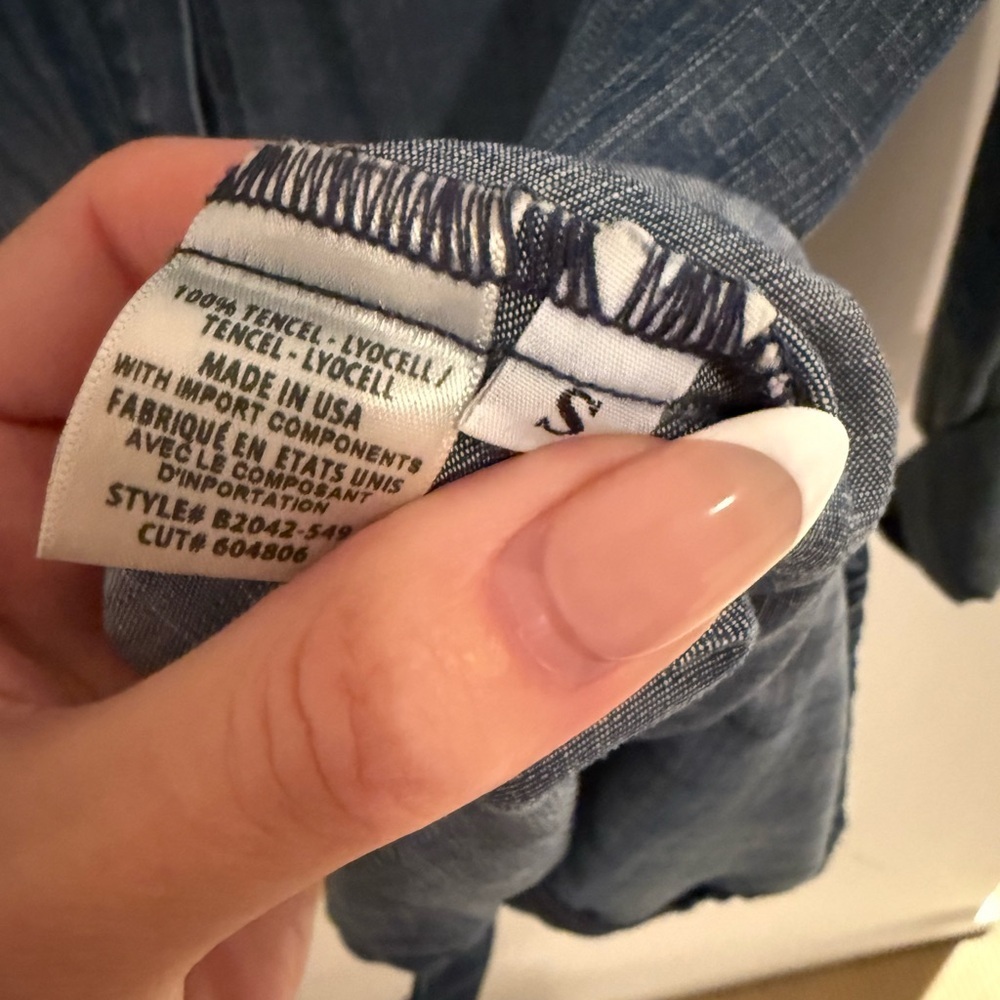 Bella Dahl Ombré Denim Back Zip Shirt size S - Picture 3 of 4
